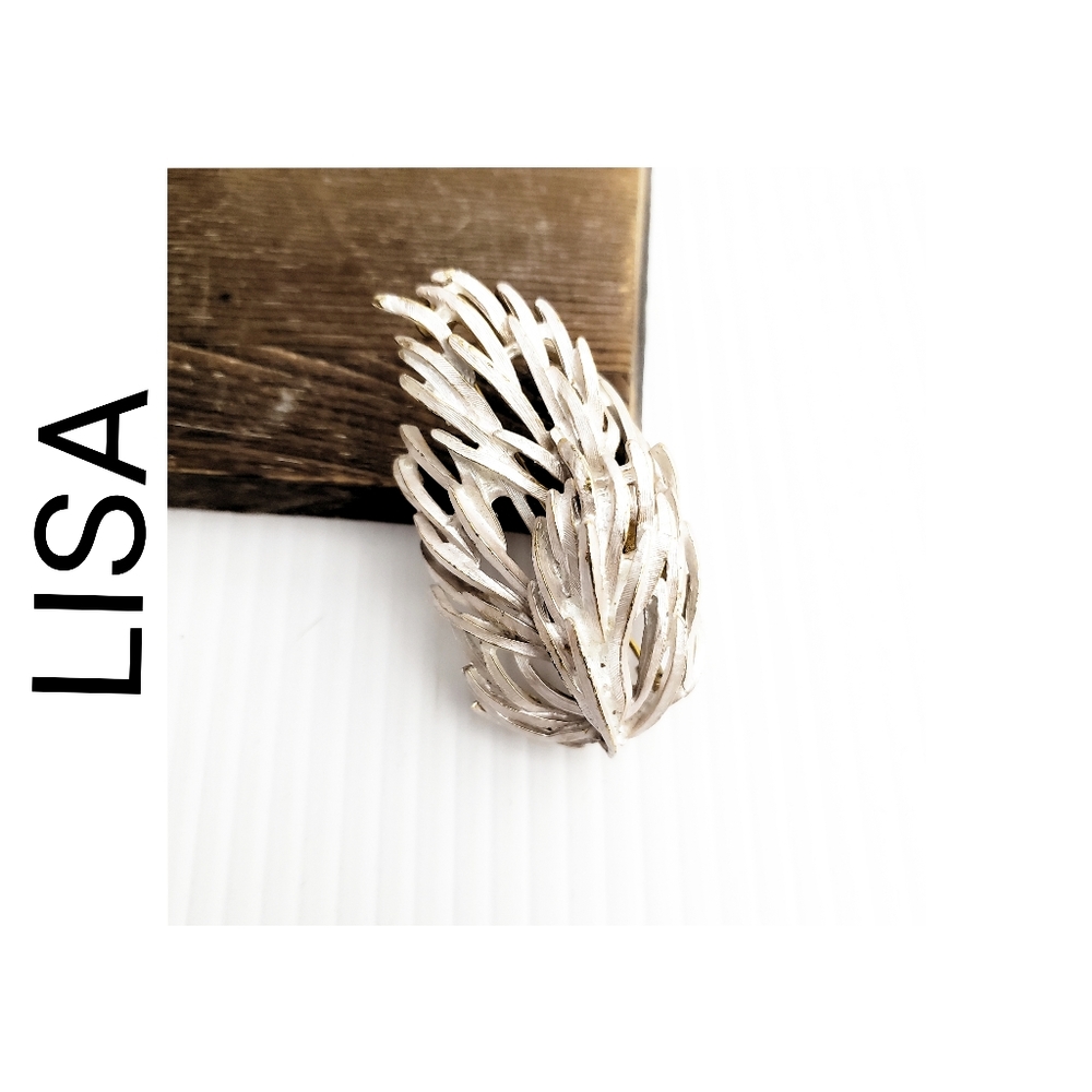 Lisa Vintage Feather Leaf Goldtone Brooch